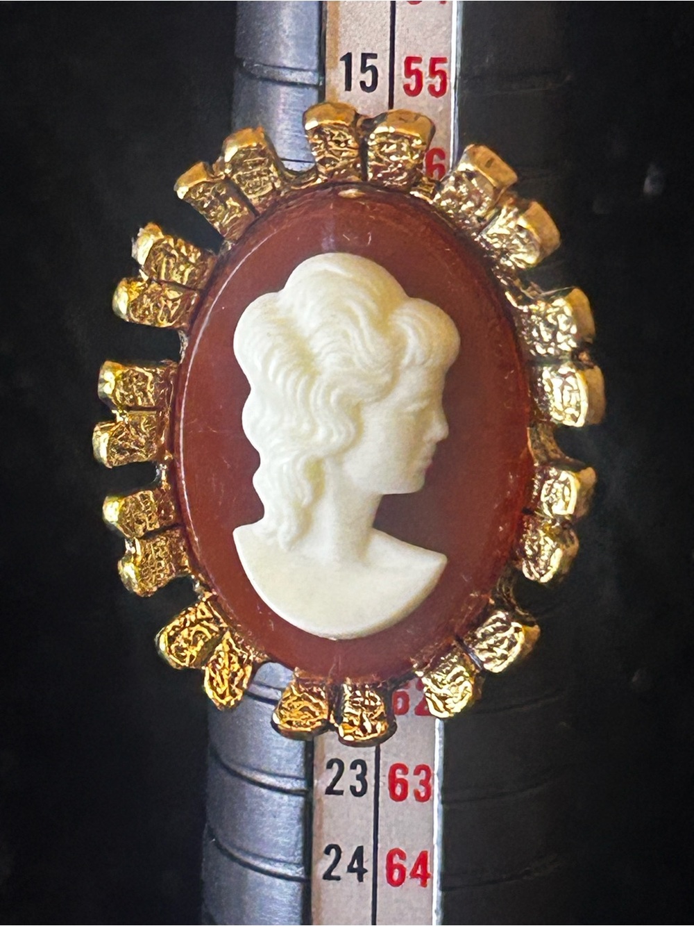 Vintage Cameo Statement Ring (1968-72) - Picture 7 of 8